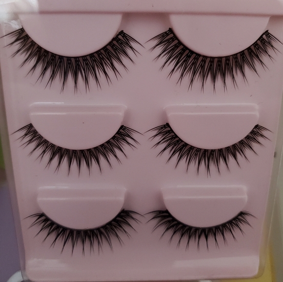 Eyelashes - Picture 4 of 7